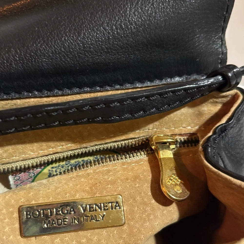 Bottega Veneta small Elegant Black Leather Crossbody Bag